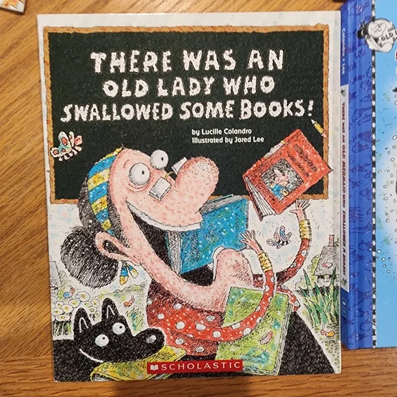 "There Was An Old Lady " Book Bundle - Picture 8 of 16